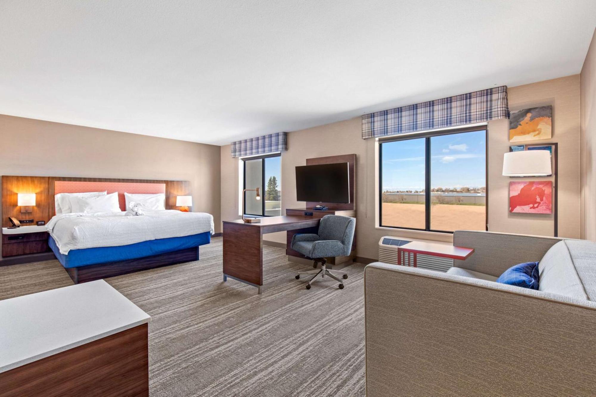 Hampton & 4* Greeley