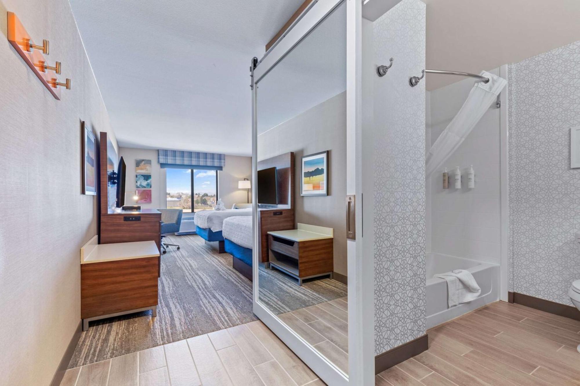 Hampton & 4* Greeley